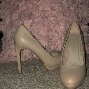 Nude Pumps